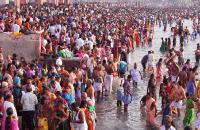 Thai Amavasya: Devotees Take a Holy Dip in  Rivers!